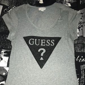 NWOT GUESS TEE
